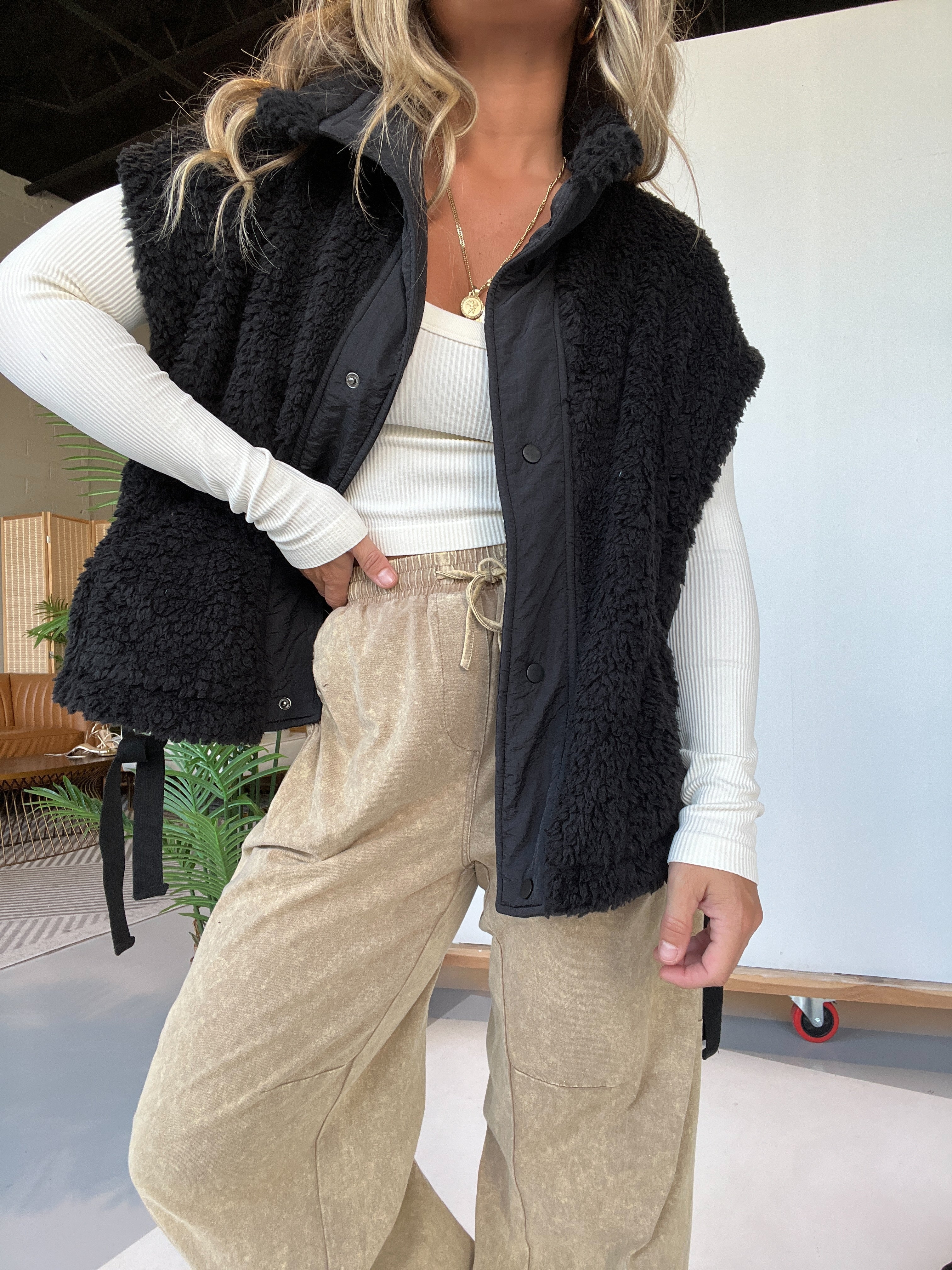 Women's Button Paneled Teddy Fleece Vest Jacket
